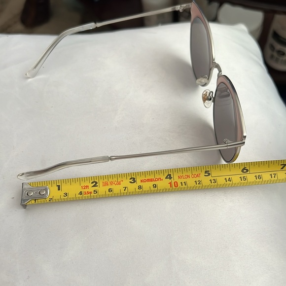 New without tag Quay australia sunglasses - Picture 3 of 7